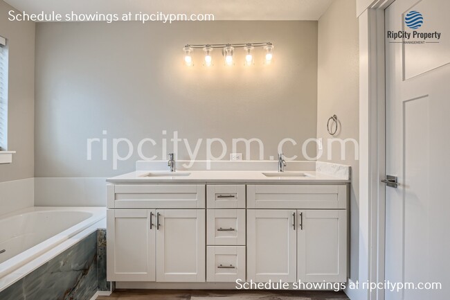 Building Photo - 6842 N Mears St