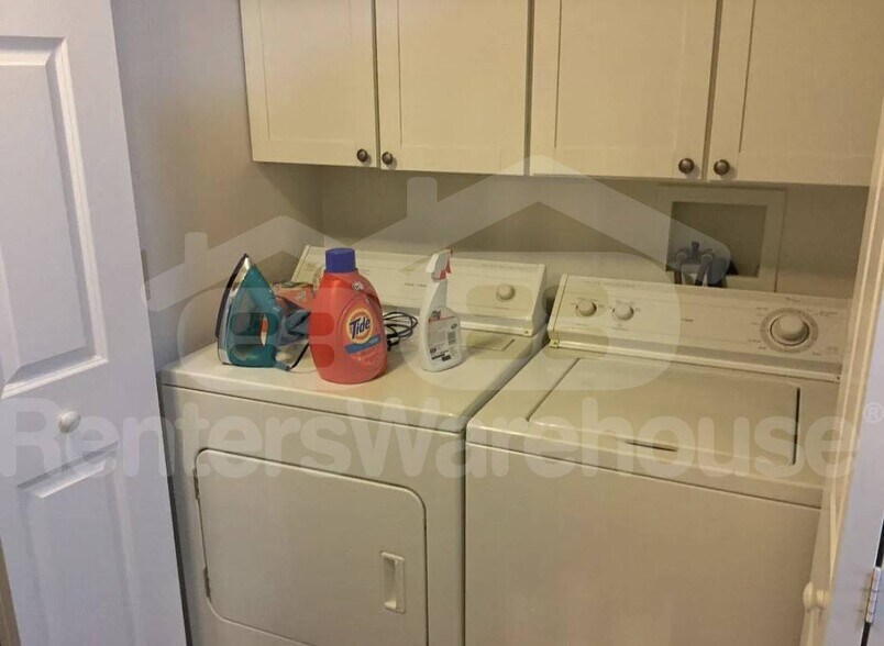 Building Photo - 3635 Lawndale Ln N