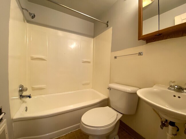 Building Photo - 2436 11th Ave SE