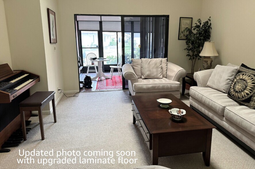 Building Photo - 6539 Royal Manor Cir