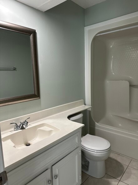 Building Photo - 100 Shadow Moss Pl