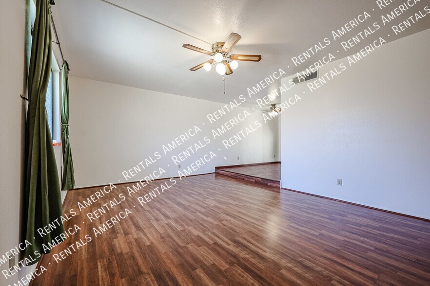 Building Photo - 953 N Revere