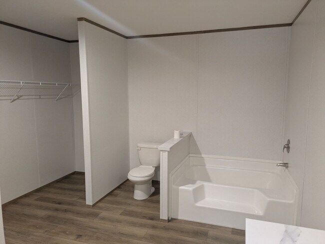 Building Photo - 1118 Old Tar Landing Rd