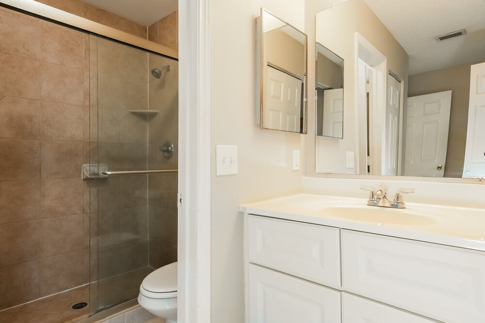 Building Photo - 318 Regal Park Dr