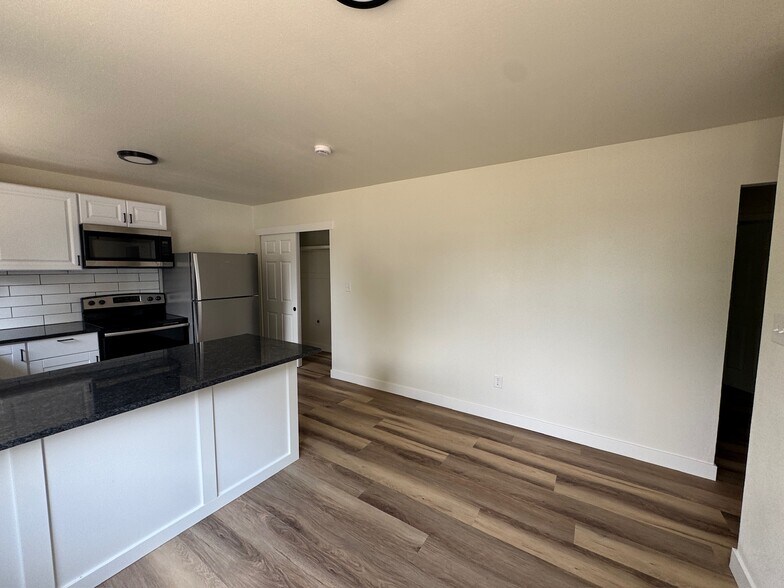 Building Photo - 804 Meeker St