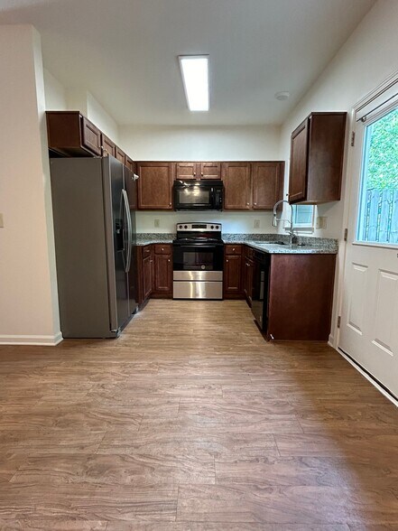 Building Photo - 45 Jacobs Ln