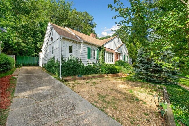 Building Photo - 970 Lindbergh Drive NE
