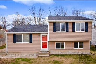 Building Photo - Newly Renovated Hillview Bi-Level! ASK US ABOUT OUR LONG-TERM LEASE SPECIAL TODAY!