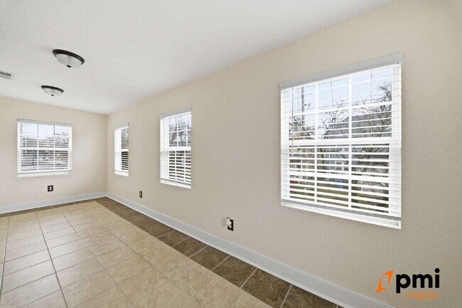 Building Photo - 4 BEDROOM 2 BATH RENOVATED HOME IN NORFOLK, PETS ACCEPTED