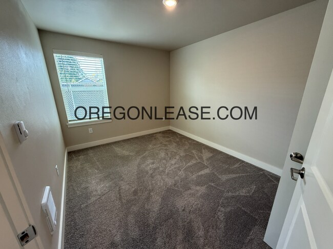 Building Photo - Newer 2-Bedroom Apartment located off Jasper rd in South Springfield