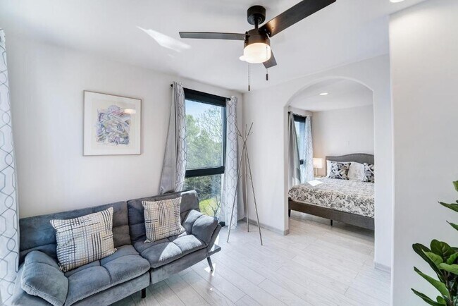 Building Photo - 1409 E M. Franklin Ave