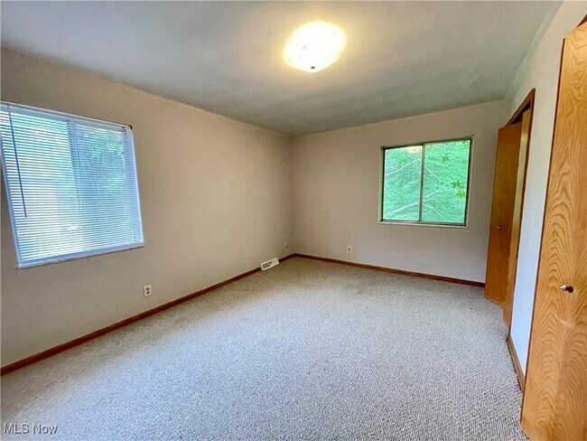 Building Photo - 1858 Cromwell Dr