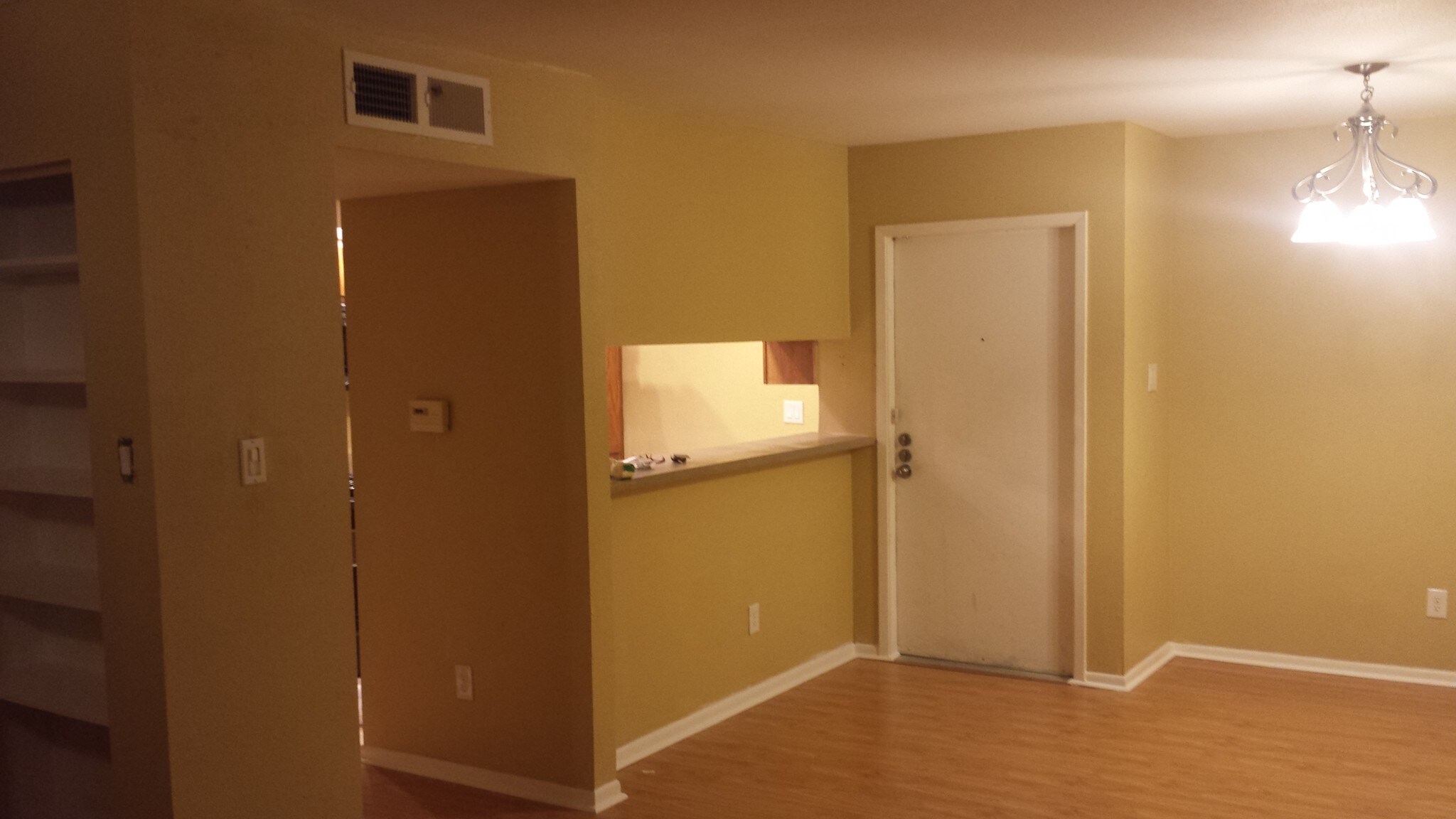 Building Photo - 2820 S Bartell Dr