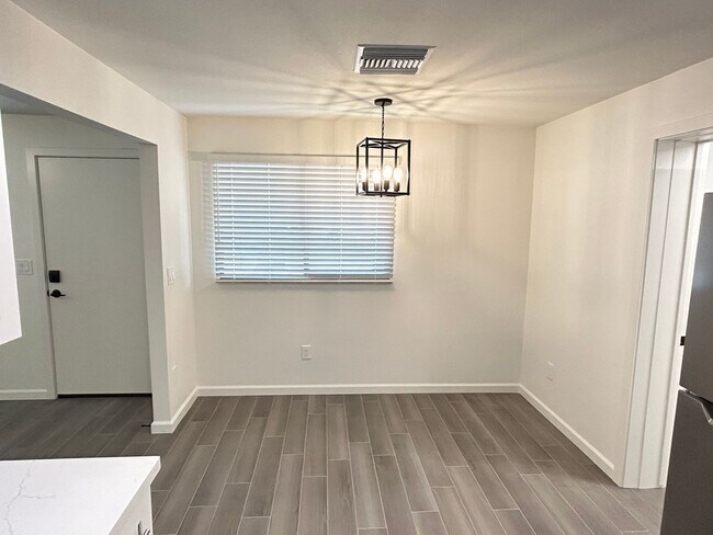 Building Photo - Remodeled Home Near Downtown Chandler!