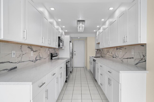 Building Photo - 100 Golden Isles Dr