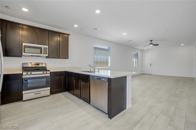 Building Photo - 9770 Redwood Cascade St