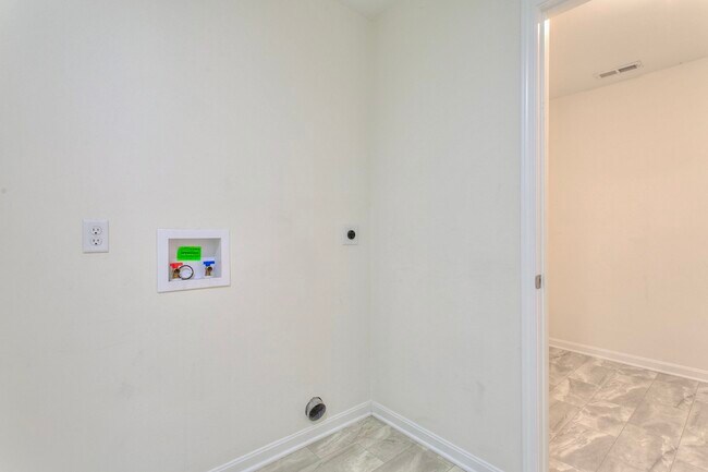 Building Photo - 178 Sitting Bull Dr