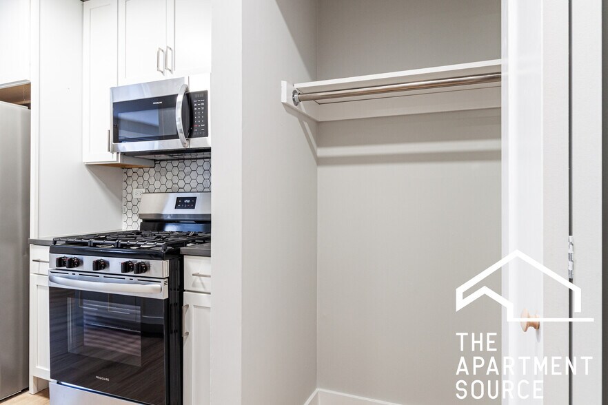 Building Photo - 540 W Aldine Ave