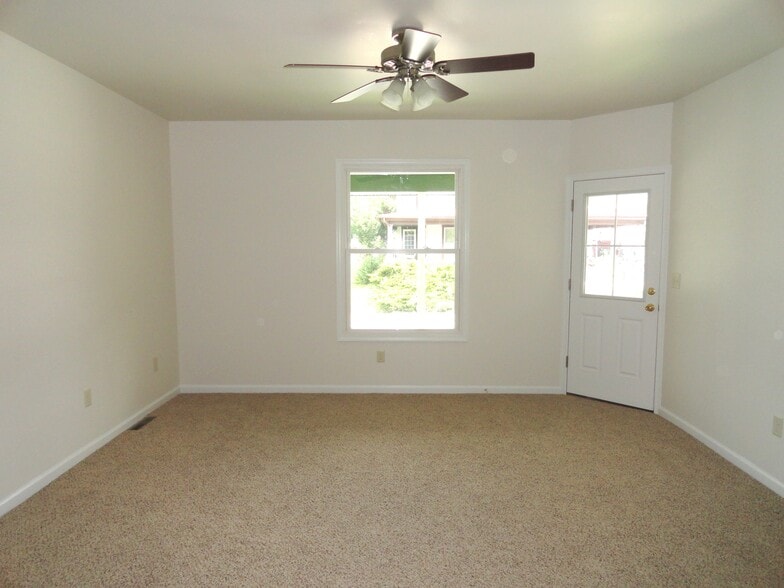 Building Photo - 77 E Main St