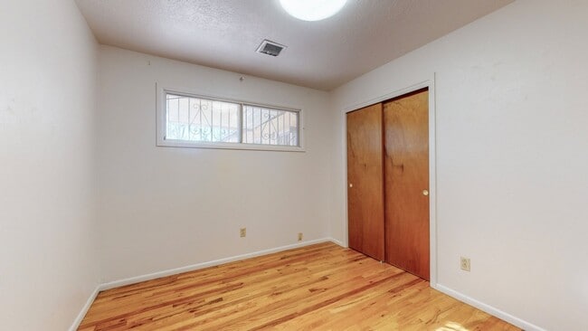 Building Photo - NORTH VALLEY 3 Bedroom  2 Bath