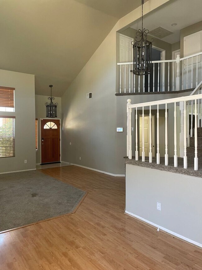 Building Photo - Lots of options