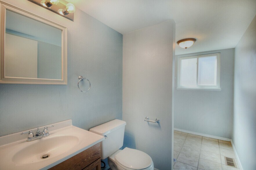 Building Photo - 1276 Canoe Creek Dr N