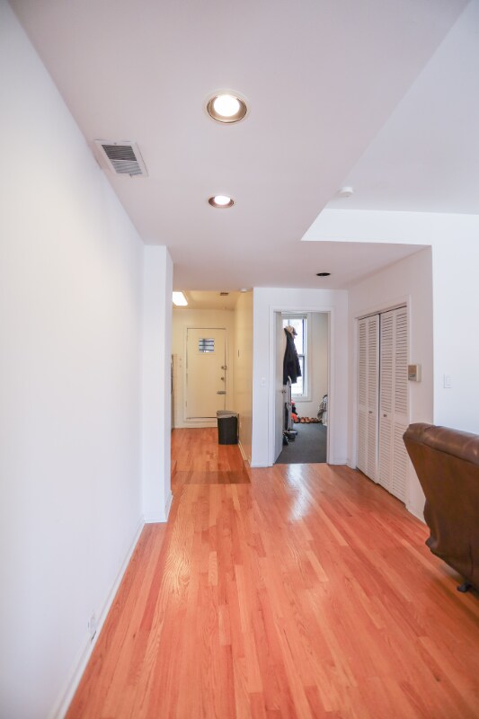 Building Photo - 1811 N Wells St