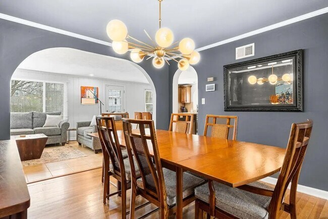 Building Photo - Beautifully Furnished Home – Move-In Ready!