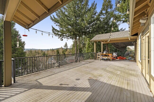 Building Photo - Beautiful, Spacious, Damascus Home with Incredible Views