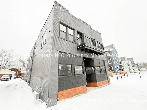 Building Photo - 2649 E 110th St