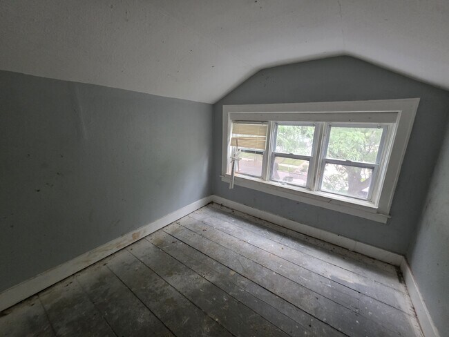 Building Photo - 15839 LaSalle St