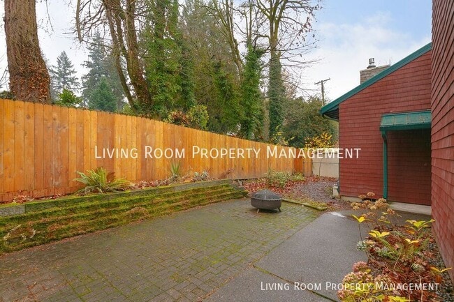 Building Photo - 12233 SE River Rd