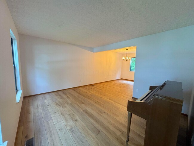 Building Photo - 564 Glenside Ln