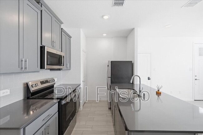 Building Photo - 8316 Catalpa Ln