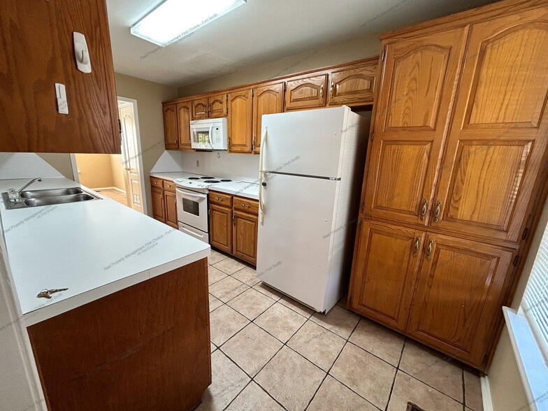 Building Photo - 1206 S 41st Cir