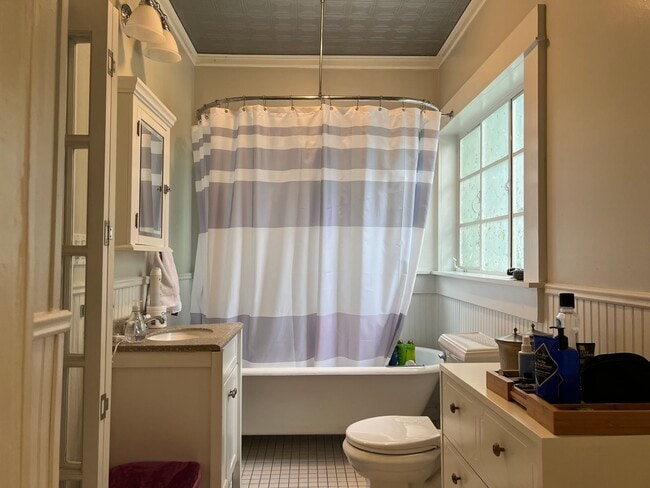 Building Photo - 3520 Lee Ave