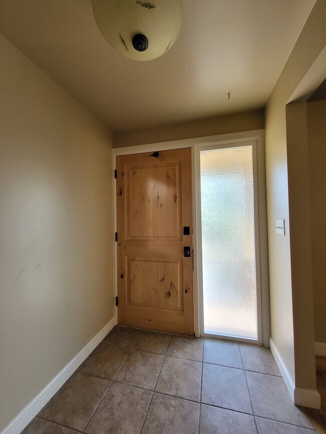 Front door-inside - 1905 Saint Marys Dr