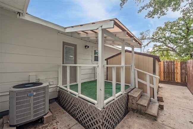 Building Photo - 910 Judiway St