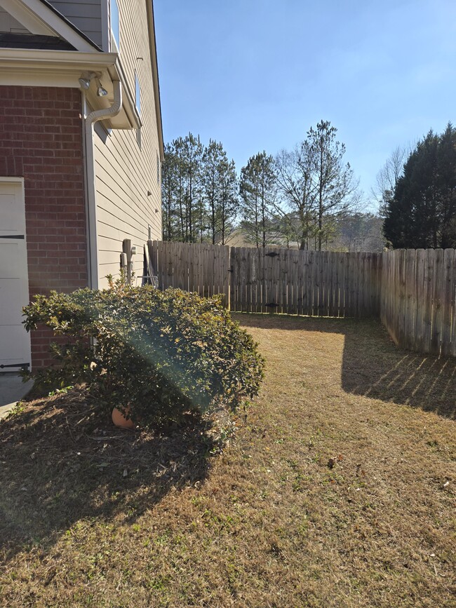 Building Photo - 1708 Scenic Pines Dr