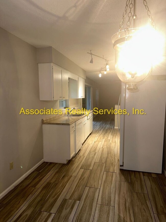 Building Photo - Three bedroom, two bath - 1720 Sq. ft., Acre lot