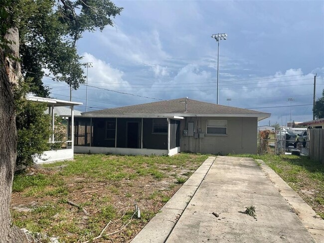 Building Photo - 3305 13th Ave W
