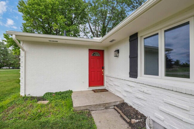 Building Photo - 3695 Montclair Dr