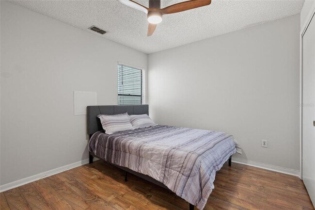 Building Photo - 3127 W Sligh Ave