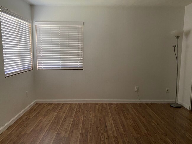 Building Photo - 1130 W Blaine St