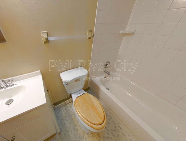 Building Photo - 7819 Lisa Dr E