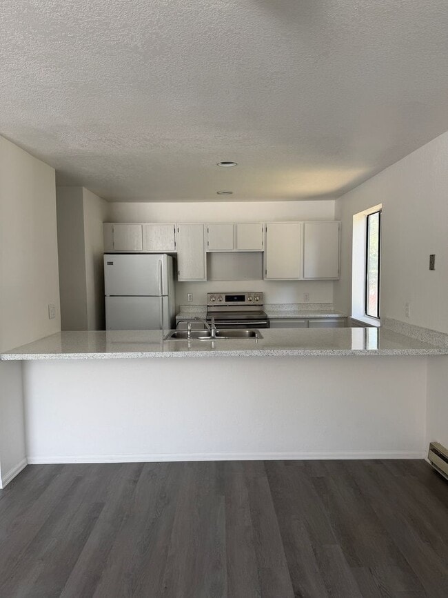 Building Photo - Two Bedroom One Bath Glenwood Springs Condo