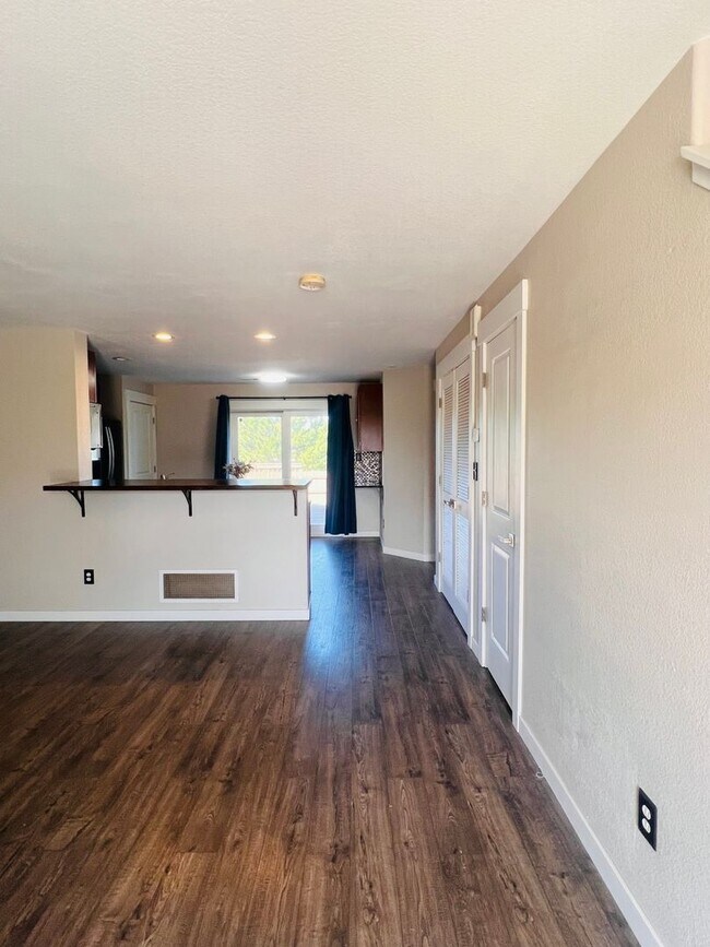 Building Photo - 6150 Rockville Dr