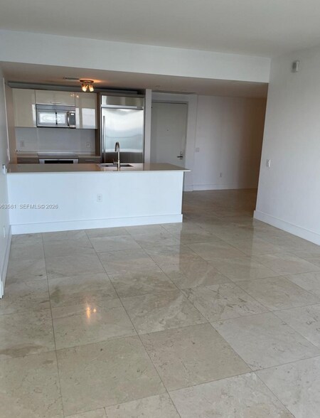Building Photo - 1300 Brickell Bay Dr