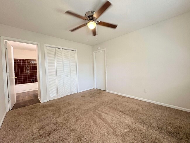 Building Photo - 2110 Golf Terrace Dr