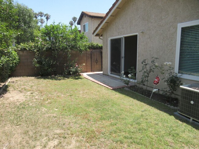 Building Photo - Beautiful updated 1-story home in Northridge